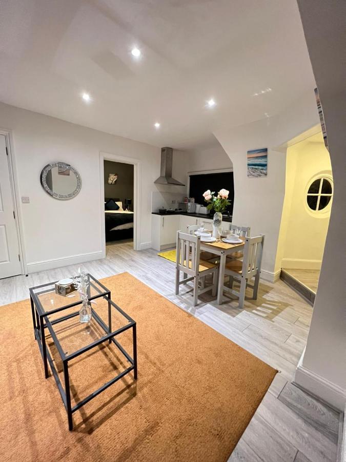Kensington High Street Penthouse Apartament