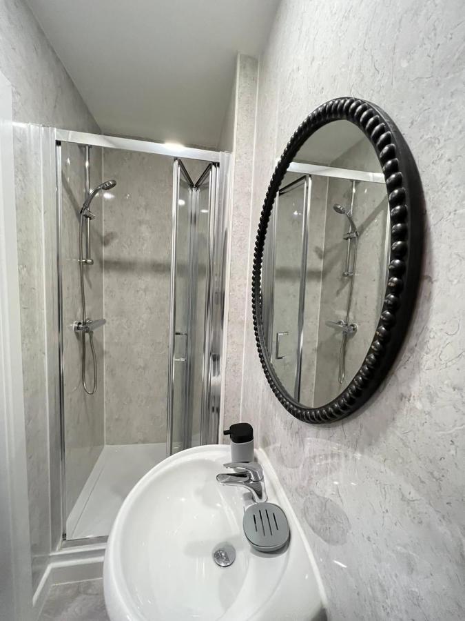 Kensington High Street Penthouse Apartament