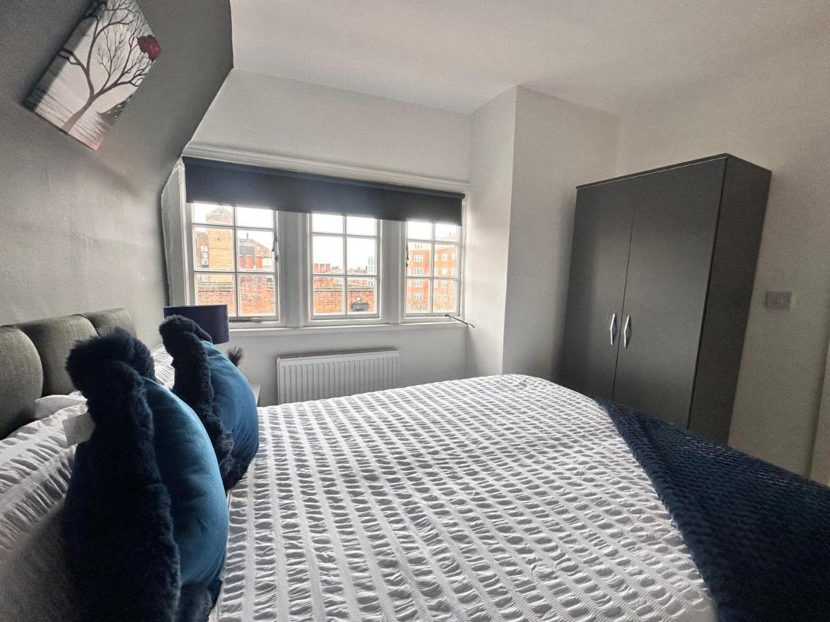 Kensington High Street Penthouse Apartament